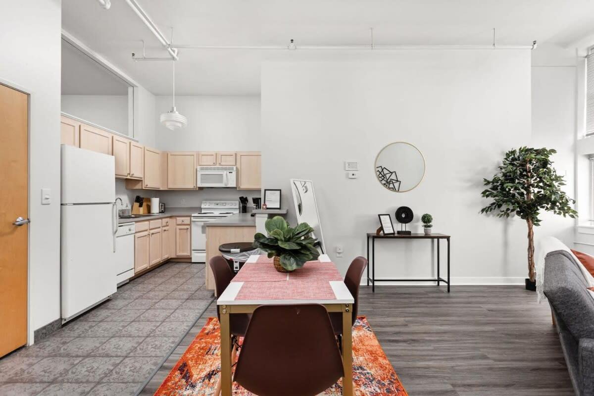 Modern Downtown Apartment 2Br 2Ba By Cozysuites Indianapolis Esterno foto