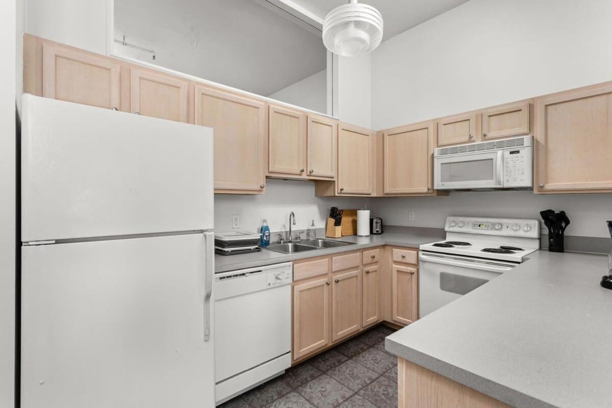 Modern Downtown Apartment 2Br 2Ba By Cozysuites Indianapolis Esterno foto
